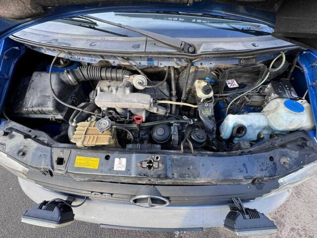 Синий Мерседес Вито, объемом двигателя 2.3 л и пробегом 302 тыс. км за 3999 $, фото 16 на Automoto.ua