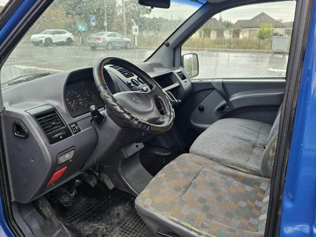 Синий Мерседес Вито, объемом двигателя 2.3 л и пробегом 500 тыс. км за 4500 $, фото 4 на Automoto.ua