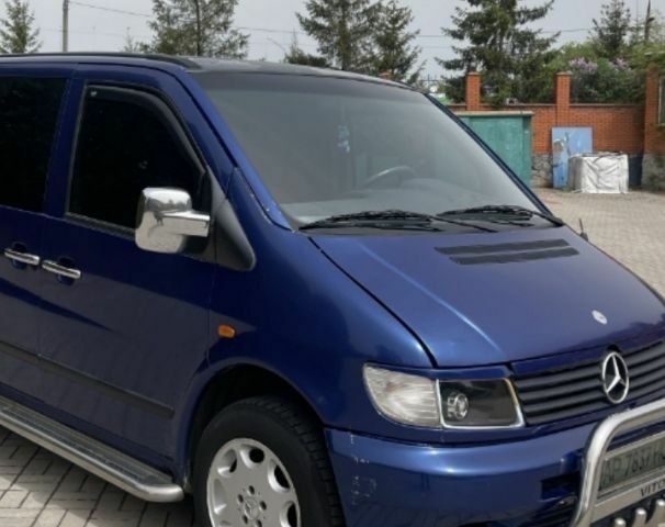 Синий Мерседес Вито, объемом двигателя 2.3 л и пробегом 450 тыс. км за 4000 $, фото 1 на Automoto.ua