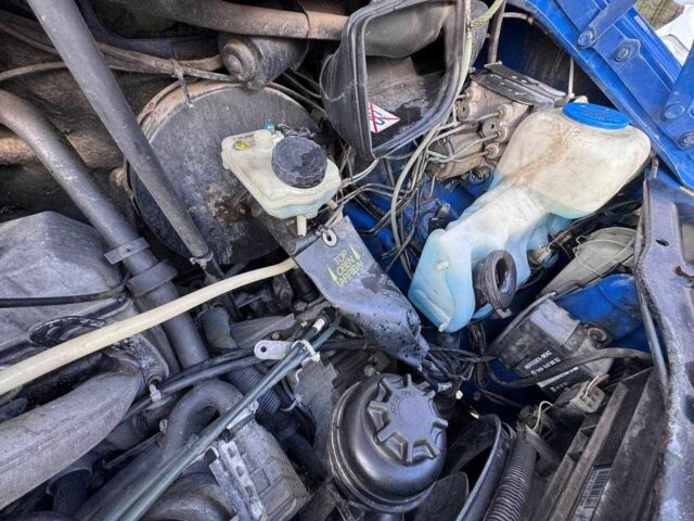 Синий Мерседес Вито, объемом двигателя 2.3 л и пробегом 302 тыс. км за 3999 $, фото 17 на Automoto.ua