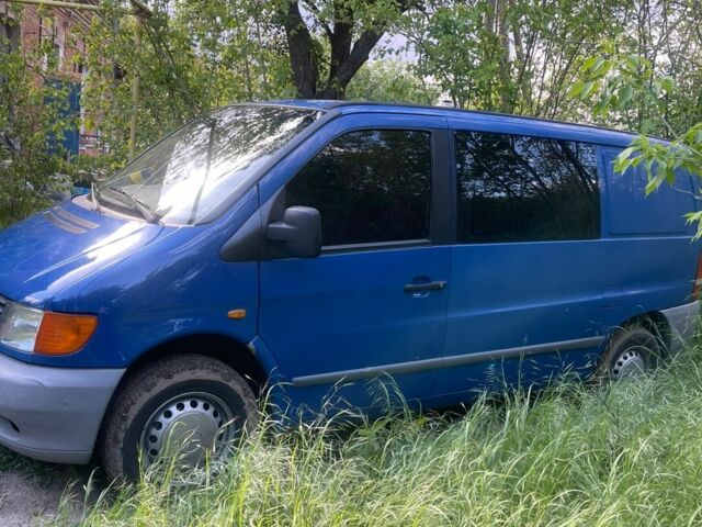 Синий Мерседес Вито, объемом двигателя 2.3 л и пробегом 300 тыс. км за 3500 $, фото 2 на Automoto.ua