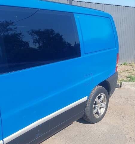 Синий Мерседес Вито, объемом двигателя 2.3 л и пробегом 390 тыс. км за 4200 $, фото 7 на Automoto.ua