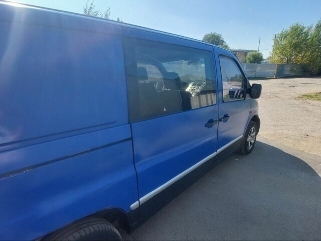 Синий Мерседес Вито, объемом двигателя 2.3 л и пробегом 390 тыс. км за 4200 $, фото 2 на Automoto.ua