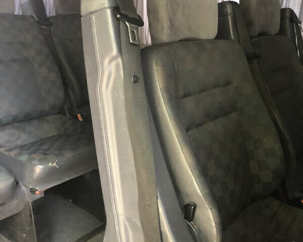Синий Мерседес Вито, объемом двигателя 2.2 л и пробегом 300 тыс. км за 5500 $, фото 8 на Automoto.ua