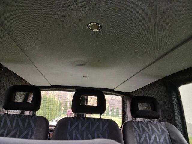 Синий Мерседес Вито, объемом двигателя 2.3 л и пробегом 300 тыс. км за 2200 $, фото 5 на Automoto.ua