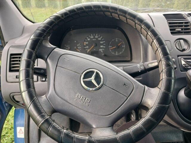 Синий Мерседес Вито, объемом двигателя 2.3 л и пробегом 300 тыс. км за 2200 $, фото 2 на Automoto.ua