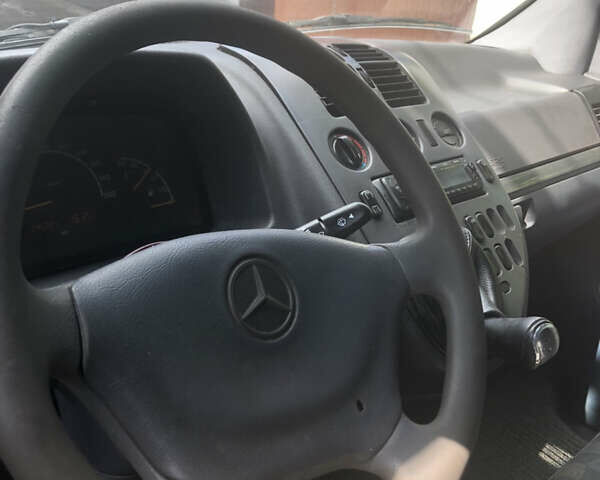 Синий Мерседес Вито, объемом двигателя 2.2 л и пробегом 300 тыс. км за 5500 $, фото 6 на Automoto.ua