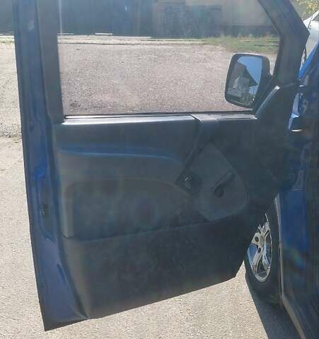 Синий Мерседес Вито, объемом двигателя 2.3 л и пробегом 390 тыс. км за 4200 $, фото 18 на Automoto.ua