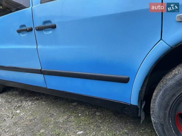 Синий Мерседес Вито, объемом двигателя 2.15 л и пробегом 318 тыс. км за 4900 $, фото 13 на Automoto.ua