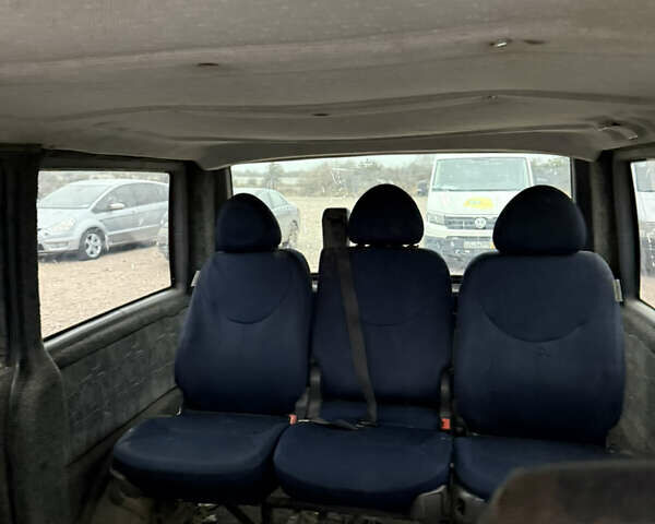 Синий Мерседес Вито, объемом двигателя 2.15 л и пробегом 350 тыс. км за 2250 $, фото 3 на Automoto.ua