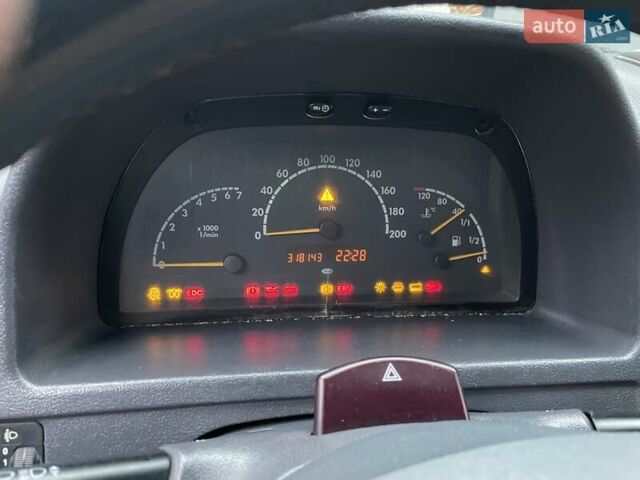 Синий Мерседес Вито, объемом двигателя 2.15 л и пробегом 318 тыс. км за 4900 $, фото 17 на Automoto.ua