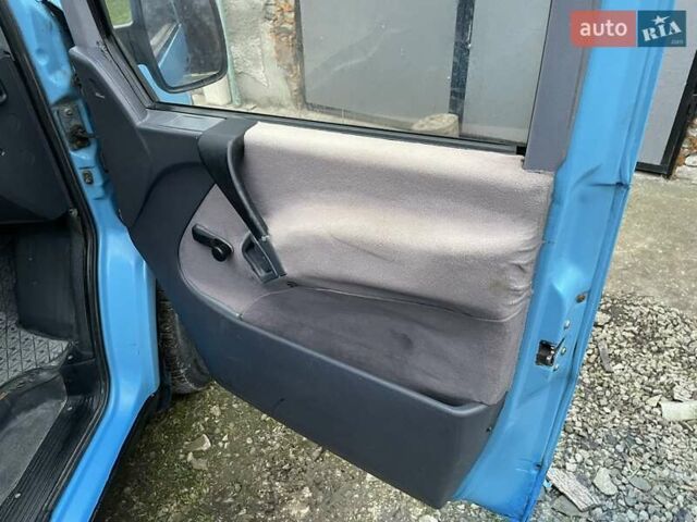 Синий Мерседес Вито, объемом двигателя 2.15 л и пробегом 318 тыс. км за 4900 $, фото 34 на Automoto.ua