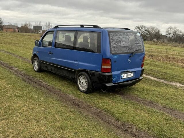 Синий Мерседес Вито, объемом двигателя 2.1 л и пробегом 400 тыс. км за 2000 $, фото 4 на Automoto.ua