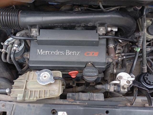 Синий Мерседес Вито, объемом двигателя 2.2 л и пробегом 380 тыс. км за 4700 $, фото 8 на Automoto.ua