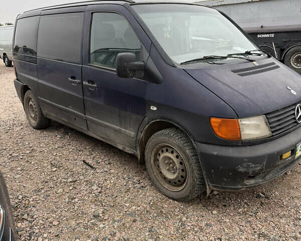 Синий Мерседес Вито, объемом двигателя 2.15 л и пробегом 350 тыс. км за 2250 $, фото 2 на Automoto.ua