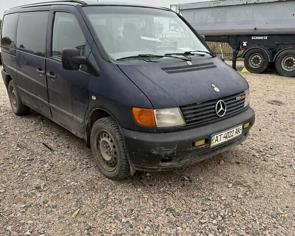 Синий Мерседес Вито, объемом двигателя 2.15 л и пробегом 350 тыс. км за 2250 $, фото 1 на Automoto.ua