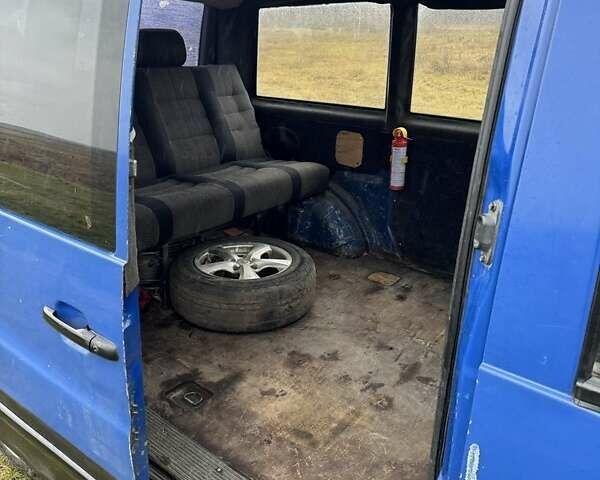 Синий Мерседес Вито, объемом двигателя 2.1 л и пробегом 400 тыс. км за 2000 $, фото 6 на Automoto.ua