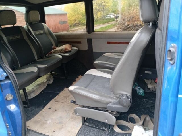 Синий Мерседес Вито, объемом двигателя 2.2 л и пробегом 380 тыс. км за 4700 $, фото 9 на Automoto.ua