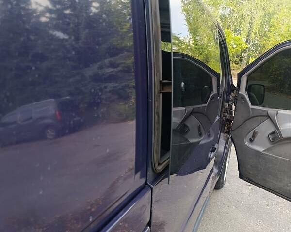 Синий Мерседес Вито, объемом двигателя 2.15 л и пробегом 220 тыс. км за 3999 $, фото 4 на Automoto.ua