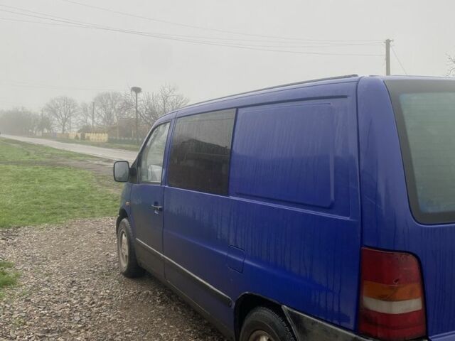 Синий Мерседес Вито, объемом двигателя 2.1 л и пробегом 230 тыс. км за 2700 $, фото 2 на Automoto.ua