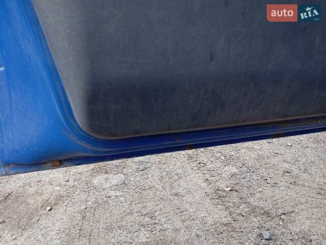 Синій Мерседес Віто, об'ємом двигуна 2.2 л та пробігом 380 тис. км за 4500 $, фото 5 на Automoto.ua