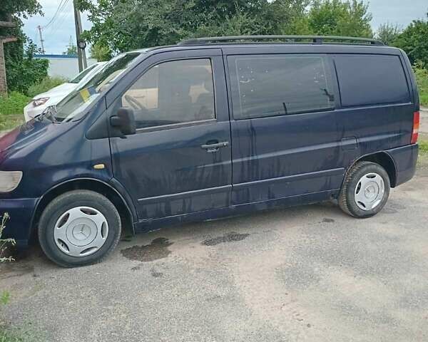 Синий Мерседес Вито, объемом двигателя 2.15 л и пробегом 400 тыс. км за 3000 $, фото 1 на Automoto.ua