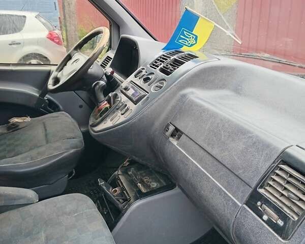 Синий Мерседес Вито, объемом двигателя 2.15 л и пробегом 400 тыс. км за 3000 $, фото 2 на Automoto.ua