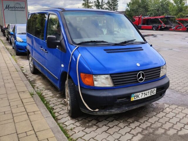 Синий Мерседес Вито, объемом двигателя 2.2 л и пробегом 300 тыс. км за 1600 $, фото 3 на Automoto.ua