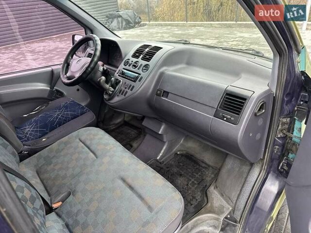 Синий Мерседес Вито, объемом двигателя 2.2 л и пробегом 420 тыс. км за 3000 $, фото 7 на Automoto.ua