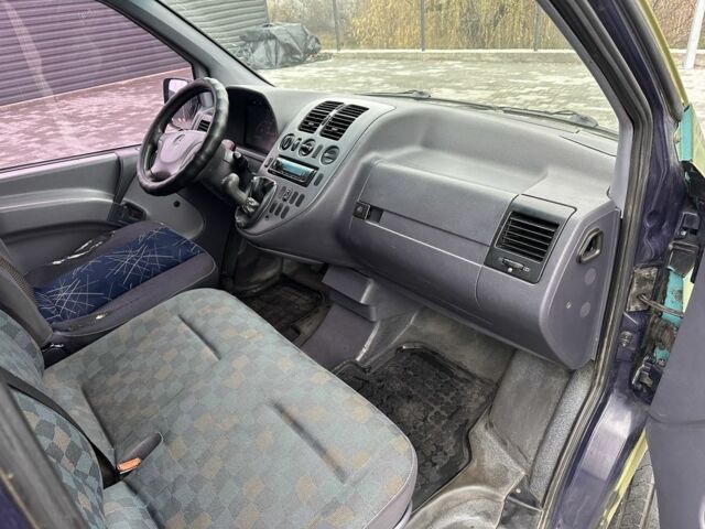 Синий Мерседес Вито, объемом двигателя 2.2 л и пробегом 420 тыс. км за 3000 $, фото 8 на Automoto.ua
