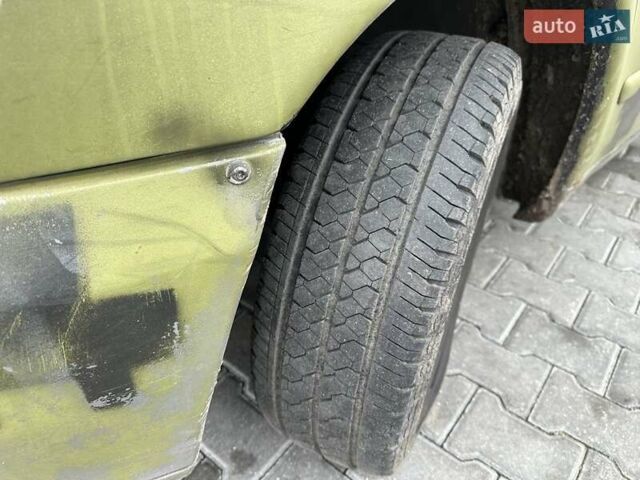 Синий Мерседес Вито, объемом двигателя 2.2 л и пробегом 420 тыс. км за 3000 $, фото 4 на Automoto.ua