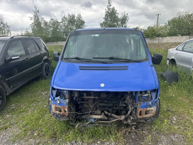 Синий Мерседес Вито, объемом двигателя 0 л и пробегом 240 тыс. км за 1000 $, фото 1 на Automoto.ua