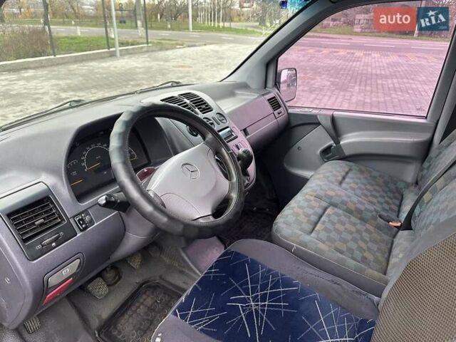 Синий Мерседес Вито, объемом двигателя 2.2 л и пробегом 420 тыс. км за 3000 $, фото 6 на Automoto.ua