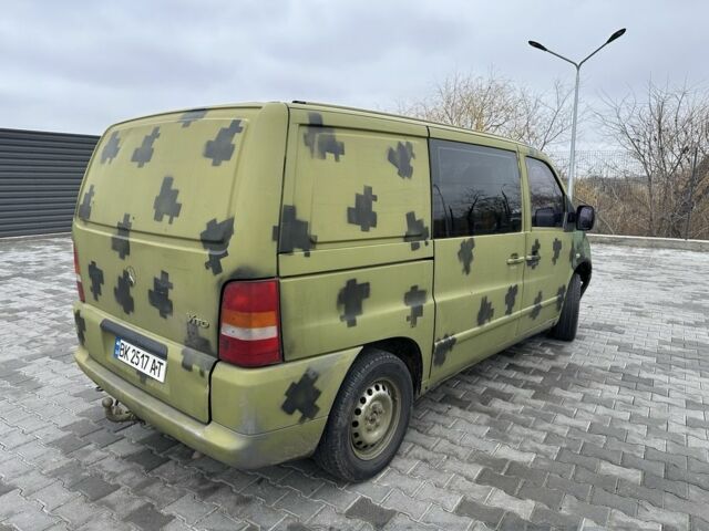 Синий Мерседес Вито, объемом двигателя 2.2 л и пробегом 420 тыс. км за 3000 $, фото 3 на Automoto.ua
