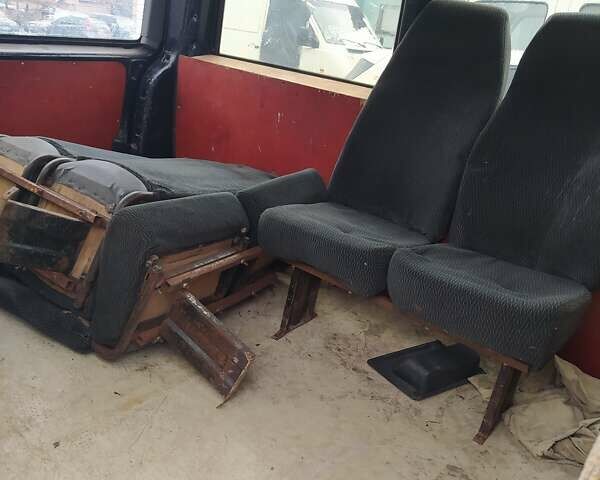 Синий Мерседес Вито, объемом двигателя 2.2 л и пробегом 270 тыс. км за 5777 $, фото 1 на Automoto.ua