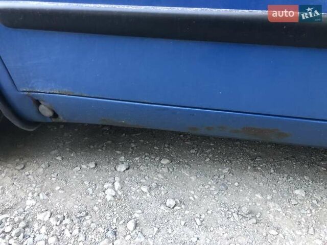 Синий Мерседес Вито, объемом двигателя 2.15 л и пробегом 318 тыс. км за 5300 $, фото 4 на Automoto.ua