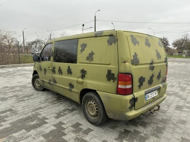 Синий Мерседес Вито, объемом двигателя 2.2 л и пробегом 420 тыс. км за 3000 $, фото 2 на Automoto.ua
