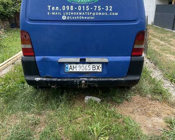 Синий Мерседес Вито, объемом двигателя 2.15 л и пробегом 300 тыс. км за 2800 $, фото 2 на Automoto.ua