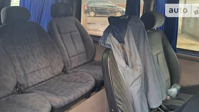 Синий Мерседес Вито, объемом двигателя 2.2 л и пробегом 598 тыс. км за 5200 $, фото 4 на Automoto.ua