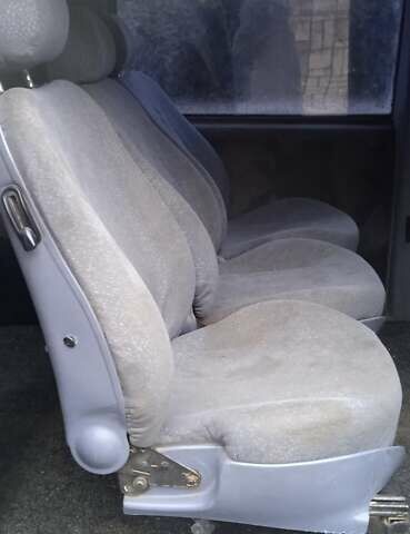 Синий Мерседес Вито, объемом двигателя 2.15 л и пробегом 380 тыс. км за 4850 $, фото 6 на Automoto.ua