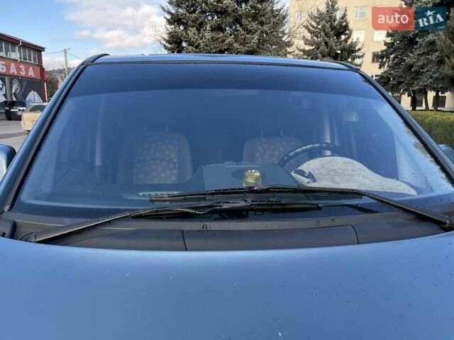 Синий Мерседес Вито, объемом двигателя 2.15 л и пробегом 463 тыс. км за 7500 $, фото 2 на Automoto.ua