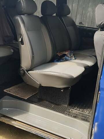 Синий Мерседес Вито, объемом двигателя 2.15 л и пробегом 320 тыс. км за 5000 $, фото 2 на Automoto.ua