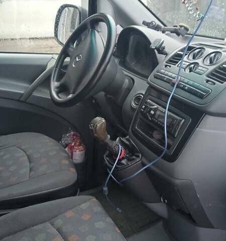 Синий Мерседес Вито, объемом двигателя 2.2 л и пробегом 450 тыс. км за 6000 $, фото 5 на Automoto.ua