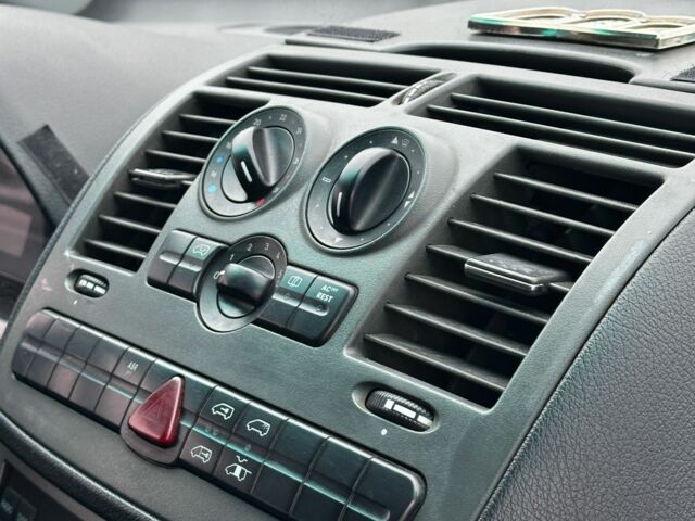 Синий Мерседес Вито, объемом двигателя 2.2 л и пробегом 431 тыс. км за 5050 $, фото 10 на Automoto.ua