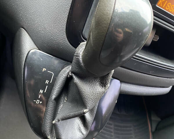 Мерседес Вито 2004 в Борисполе на Automoto.ua Синий Мерседес Вито, объемом двигателя 2.2 л и пробегом 381 тыс. км за 4200 $, фото 20 на Automoto.ua