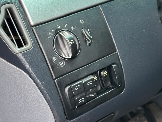 Синий Мерседес Вито, объемом двигателя 2.2 л и пробегом 431 тыс. км за 5050 $, фото 12 на Automoto.ua