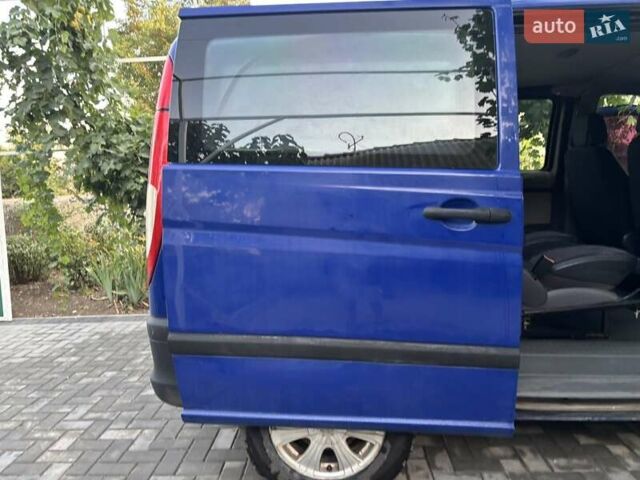 Синий Мерседес Вито, объемом двигателя 2.15 л и пробегом 300 тыс. км за 7000 $, фото 3 на Automoto.ua