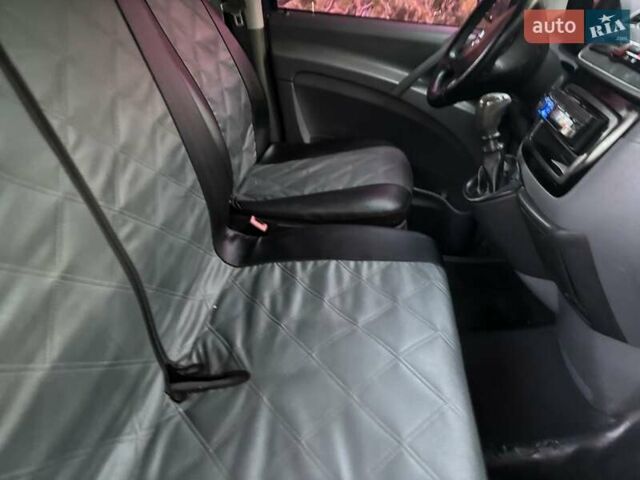 Синий Мерседес Вито, объемом двигателя 2.15 л и пробегом 300 тыс. км за 7000 $, фото 5 на Automoto.ua