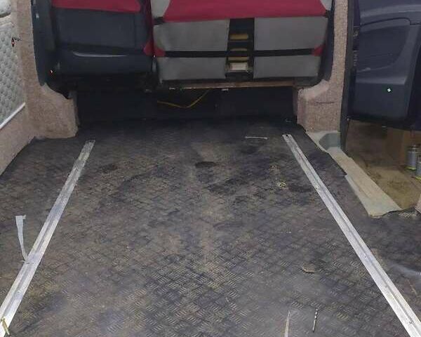Синий Мерседес Вито, объемом двигателя 2.1 л и пробегом 500 тыс. км за 8200 $, фото 1 на Automoto.ua