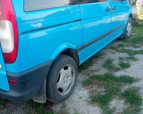Синий Мерседес Вито, объемом двигателя 2.1 л и пробегом 330 тыс. км за 5650 $, фото 2 на Automoto.ua